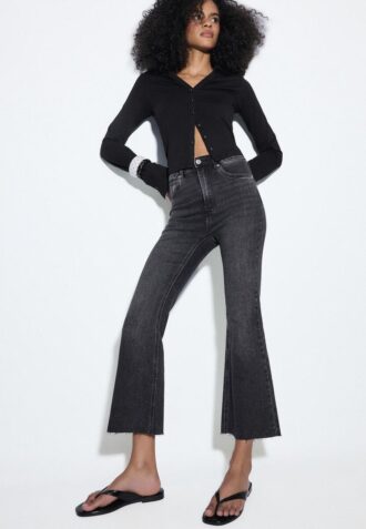 D78 Kurze Flared Jeans
