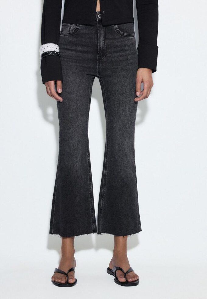D78 Kurze Flared Jeans D78 Kurze Flared Jeans