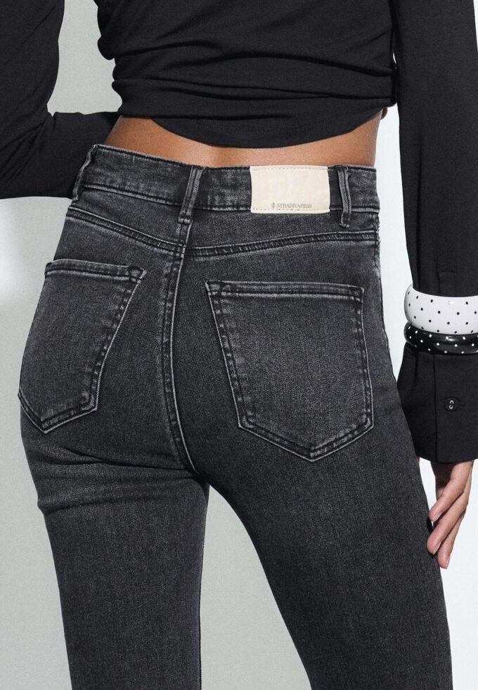 D78 Kurze Flared Jeans D78 Kurze Flared Jeans