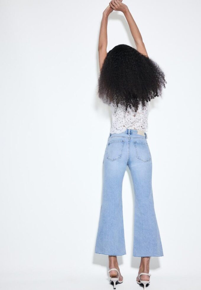 D78 Kurze Flared Jeans D78 Kurze Flared Jeans