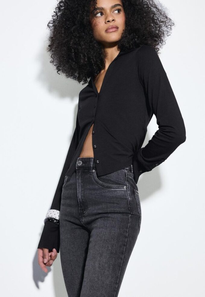 D78 Kurze Flared Jeans D78 Kurze Flared Jeans