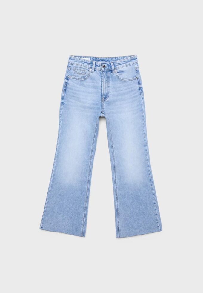 D78 Kurze Flared Jeans D78 Kurze Flared Jeans