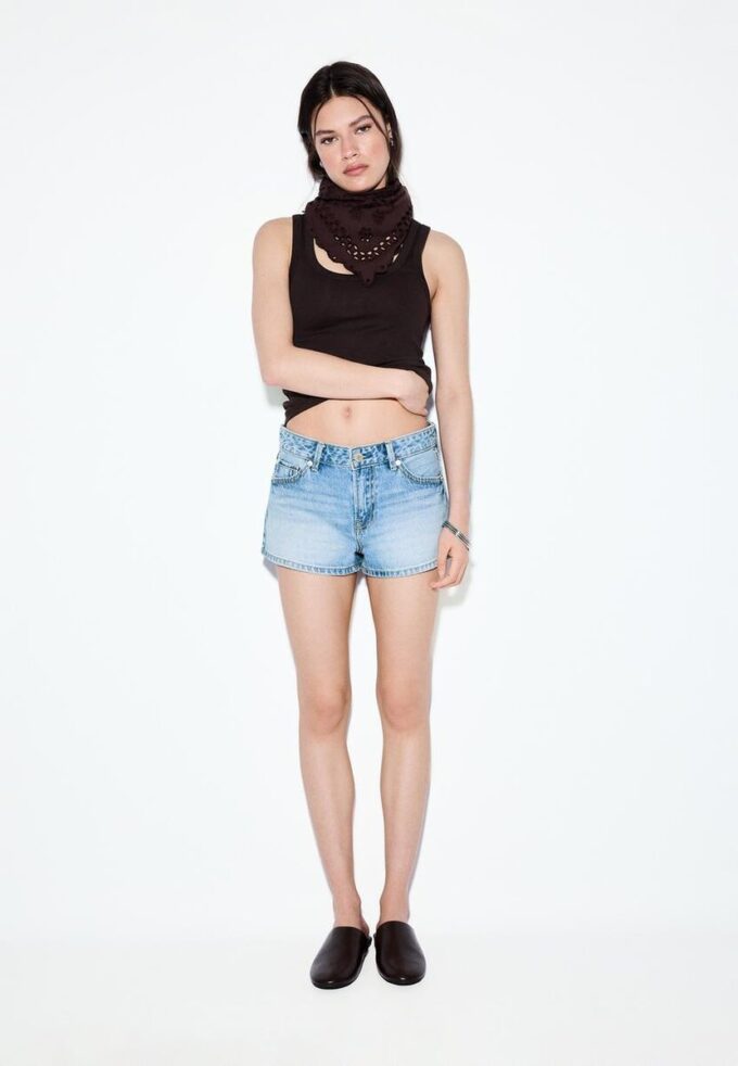 D79 Shorts mit niedriger Taille