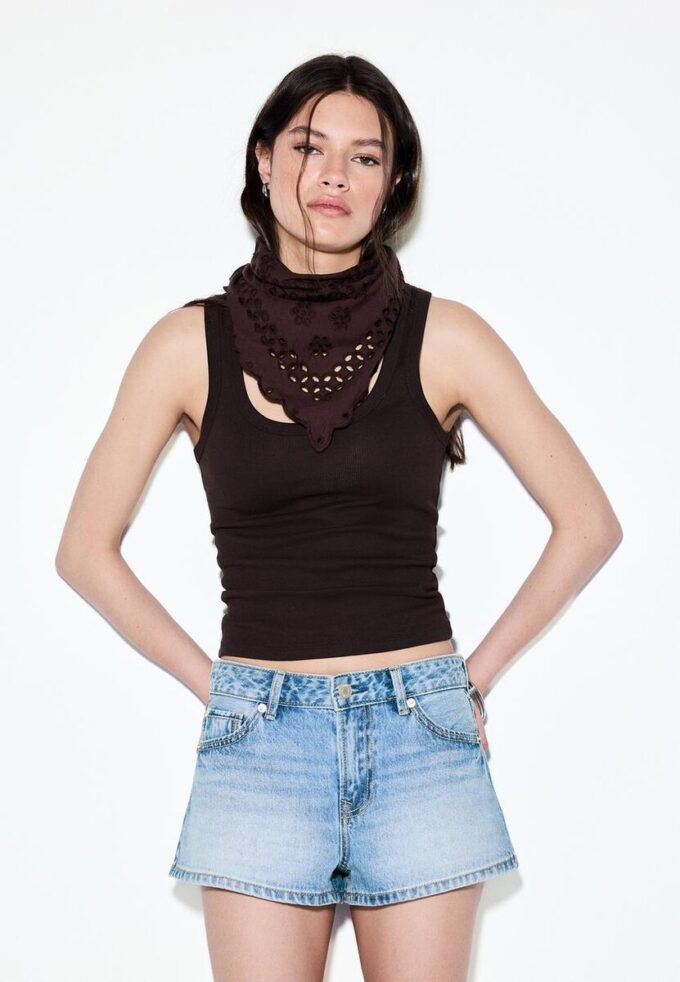 D79 Shorts mit niedriger Taille