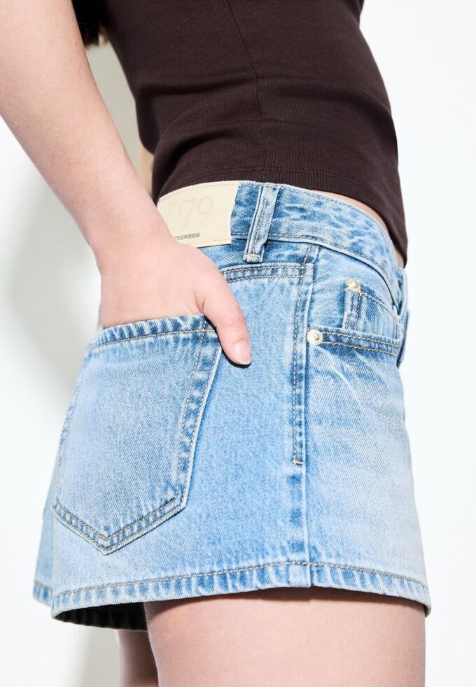 D79 Shorts mit niedriger Taille