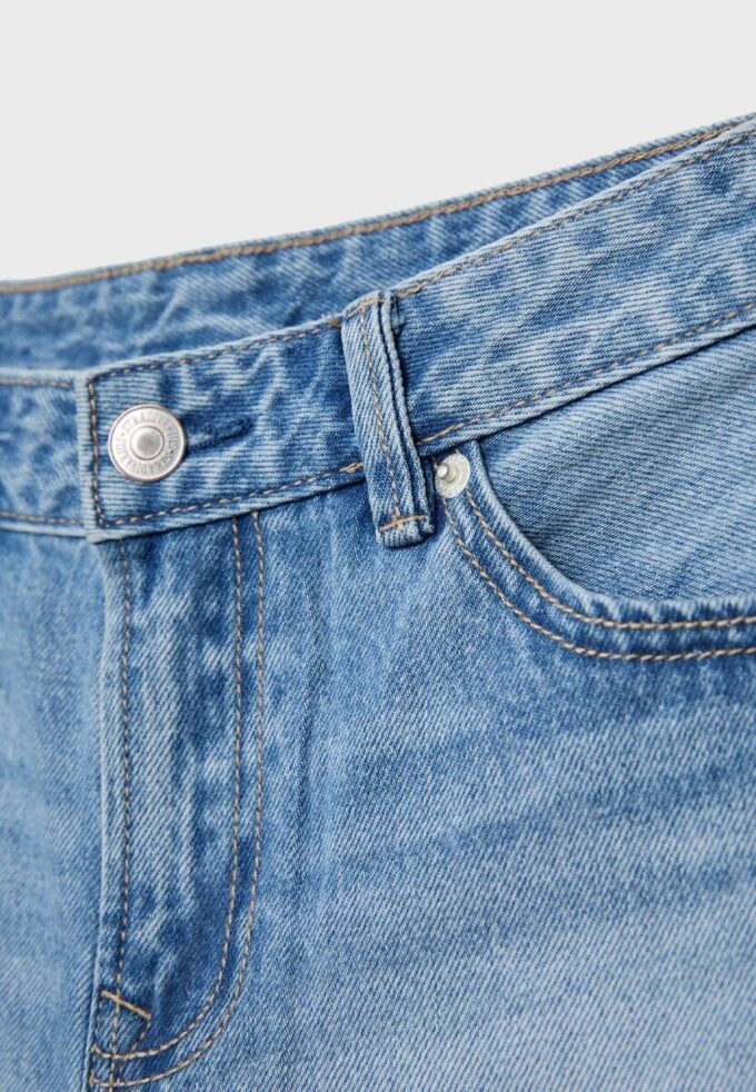 D79 Shorts mit niedriger Taille