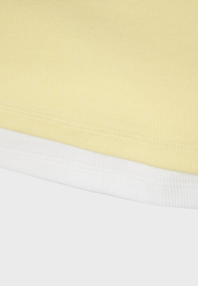 Doppellagiges T-Shirt Doppellagiges T-Shirt