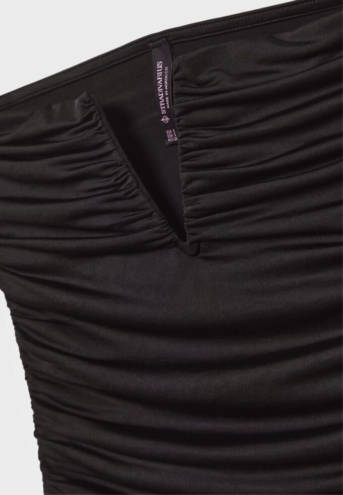 Drapiertes Bandeau-Oberteil mit V-Ausschnitt Drapiertes Bandeau-Oberteil mit V-Ausschnitt