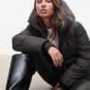 Einfache Daunenjacke mit Kapuze Einfache Daunenjacke mit Kapuze