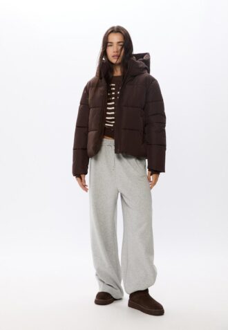 Einfache Daunenjacke mit Kapuze