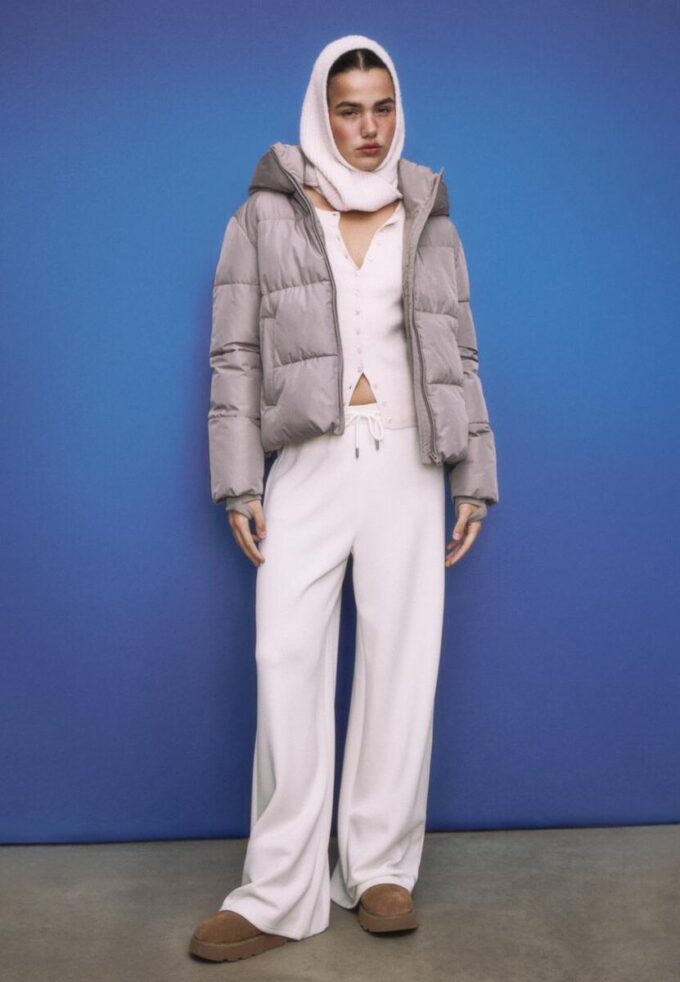 Einfache Daunenjacke mit Kapuze Einfache Daunenjacke mit Kapuze