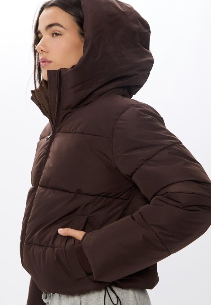 Einfache Daunenjacke mit Kapuze Einfache Daunenjacke mit Kapuze