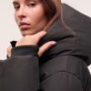 Einfache Daunenjacke mit Kapuze Einfache Daunenjacke mit Kapuze