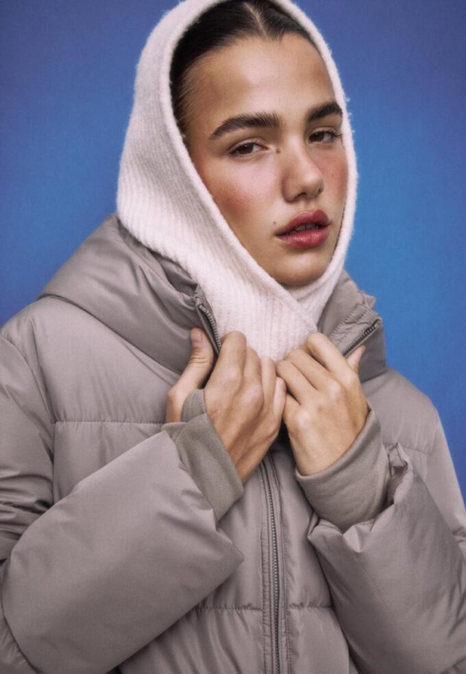 Einfache Daunenjacke mit Kapuze Einfache Daunenjacke mit Kapuze