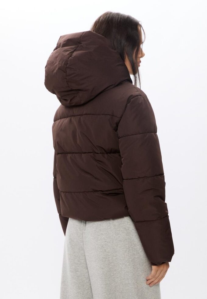Einfache Daunenjacke mit Kapuze Einfache Daunenjacke mit Kapuze