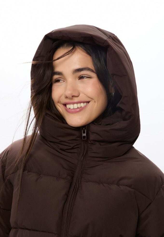Einfache Daunenjacke mit Kapuze Einfache Daunenjacke mit Kapuze
