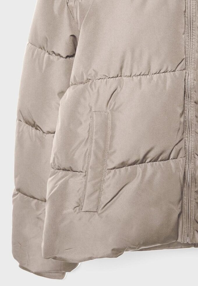 Einfache Daunenjacke mit Kapuze Einfache Daunenjacke mit Kapuze