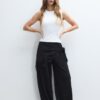 Einfaches ärmelloses T-Shirt aus der Basics-Kollektion Einfaches ärmelloses T-Shirt aus der Basics-Kollektion