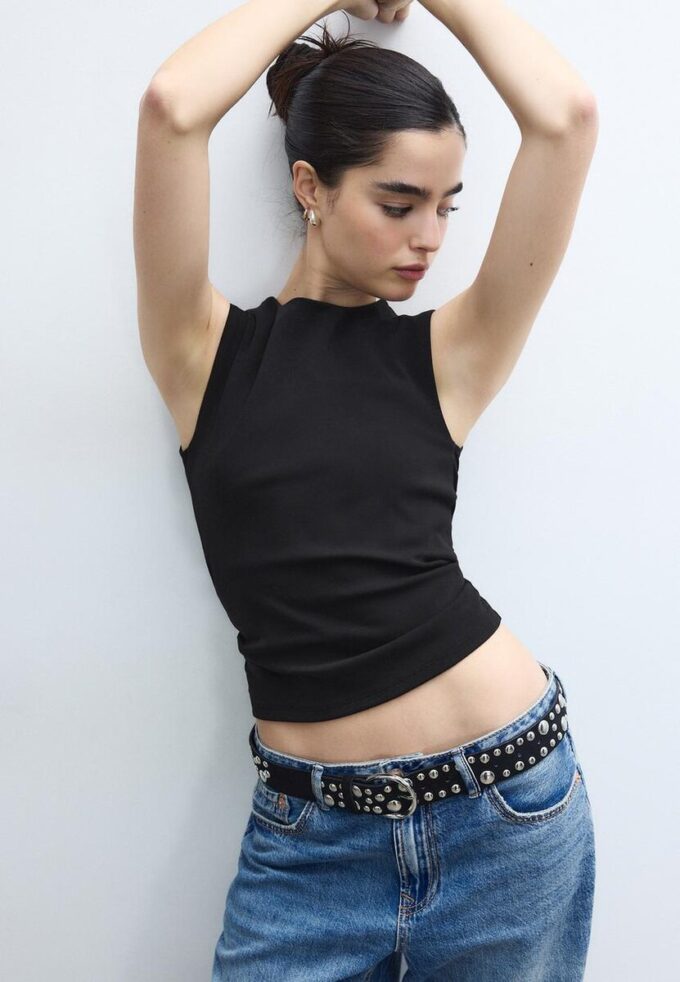 Einfaches ärmelloses T-Shirt aus der Basics-Kollektion Einfaches ärmelloses T-Shirt aus der Basics-Kollektion