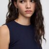 Einfaches ärmelloses T-Shirt aus der Basics-Kollektion Einfaches ärmelloses T-Shirt aus der Basics-Kollektion