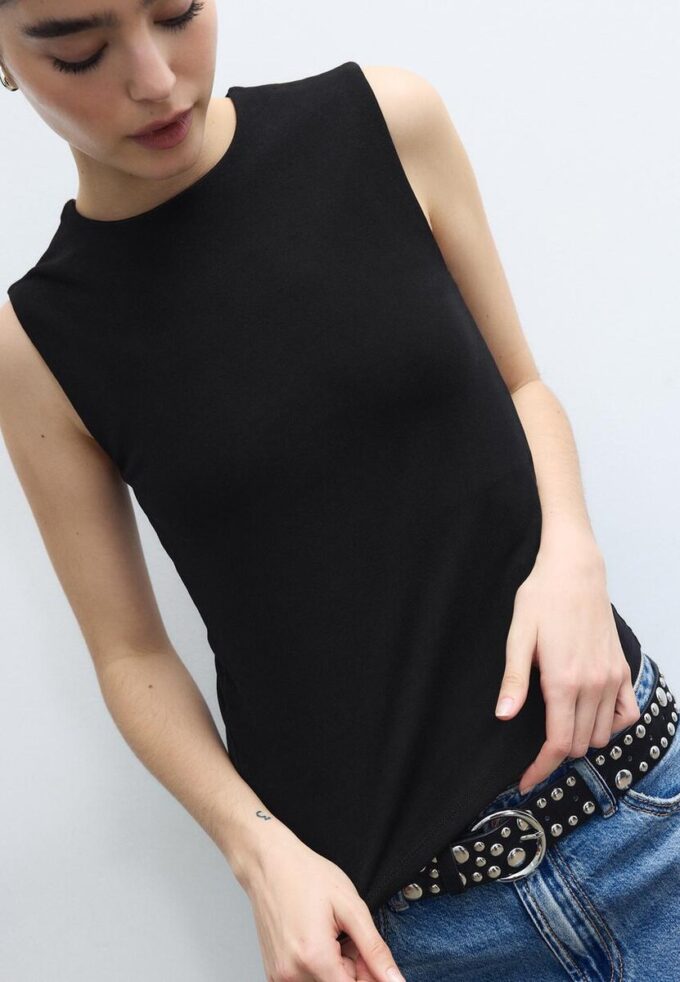 Einfaches ärmelloses T-Shirt aus der Basics-Kollektion Einfaches ärmelloses T-Shirt aus der Basics-Kollektion