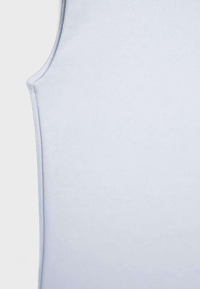 Einfaches ärmelloses T-Shirt aus der Basics-Kollektion Einfaches ärmelloses T-Shirt aus der Basics-Kollektion