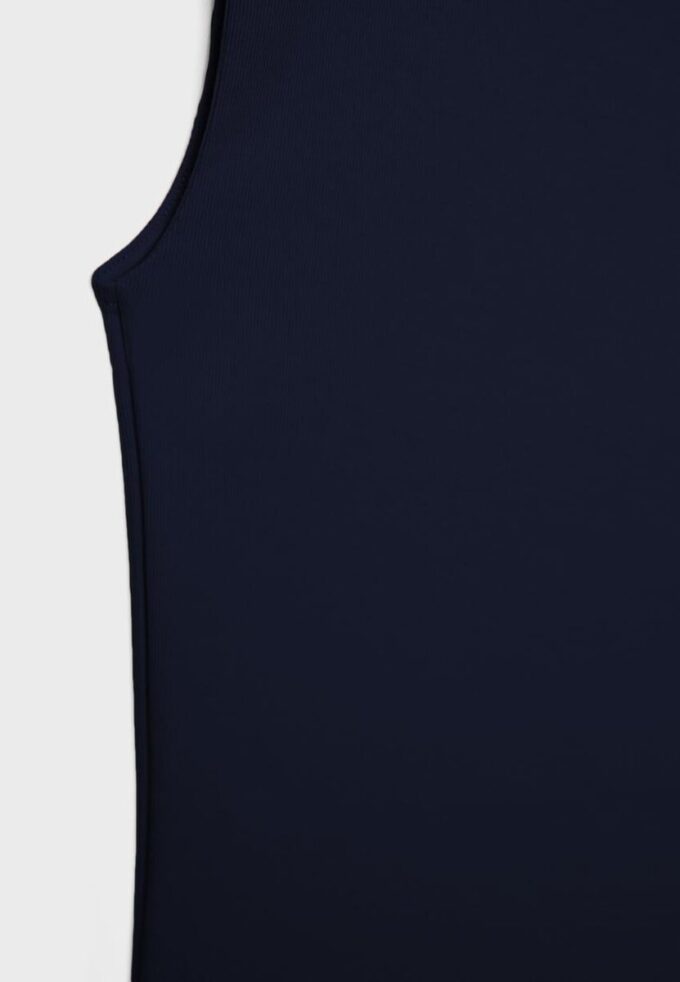 Einfaches ärmelloses T-Shirt aus der Basics-Kollektion Einfaches ärmelloses T-Shirt aus der Basics-Kollektion