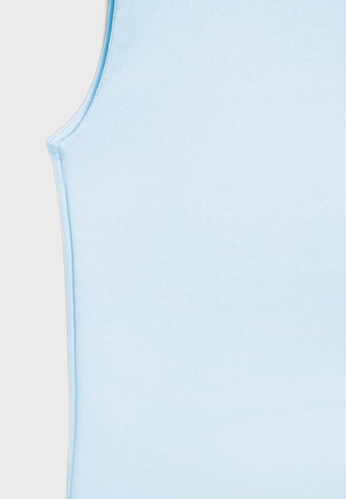 Einfaches ärmelloses T-Shirt aus der Basics-Kollektion Einfaches ärmelloses T-Shirt aus der Basics-Kollektion