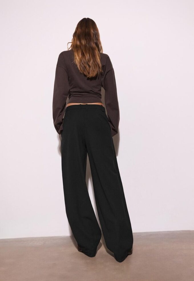 Elegante Baggy-Hose mit Nahtdetails Elegante Baggy-Hose mit Nahtdetails