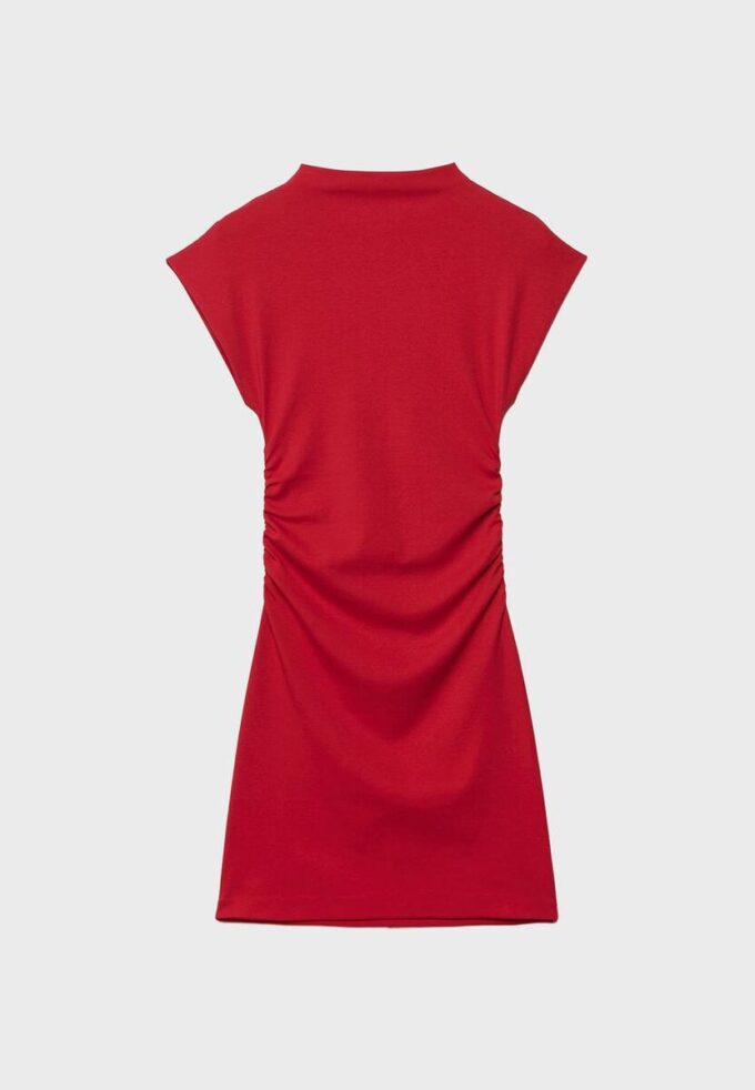 Figurbetontes kurzes Kleid mit Rüschen