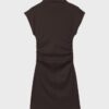 Figurbetontes kurzes Kleid mit Rüschen