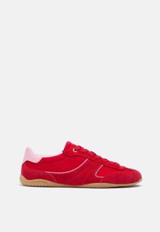 Flache Sneaker mit Details aus Leder