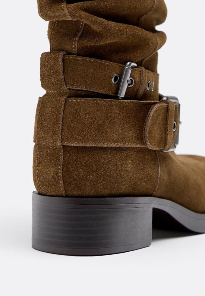 Flache Stiefeletten aus Leder mit Schnalle