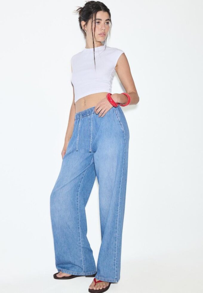 Fließende Denim-Hose mit Kordelzug Fließende Denim-Hose mit Kordelzug