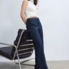 Fließende, elegante Hose mit geradem Bein und Gürtel Fließende, elegante Hose mit geradem Bein und Gürtel