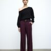Fließende, elegante Hose mit geradem Bein und Gürtel Fließende, elegante Hose mit geradem Bein und Gürtel