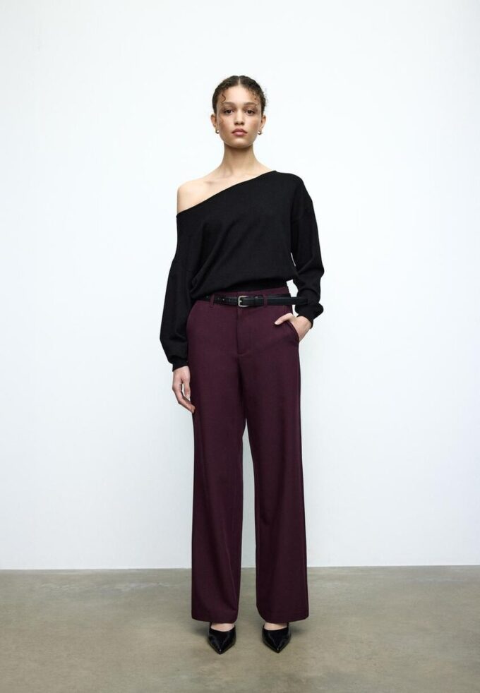 Fließende, elegante Hose mit geradem Bein und Gürtel Fließende, elegante Hose mit geradem Bein und Gürtel