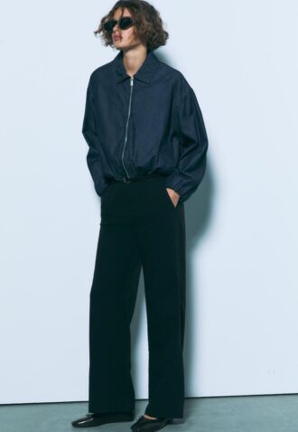 Fließende, elegante Hose mit geradem Bein und Gürtel