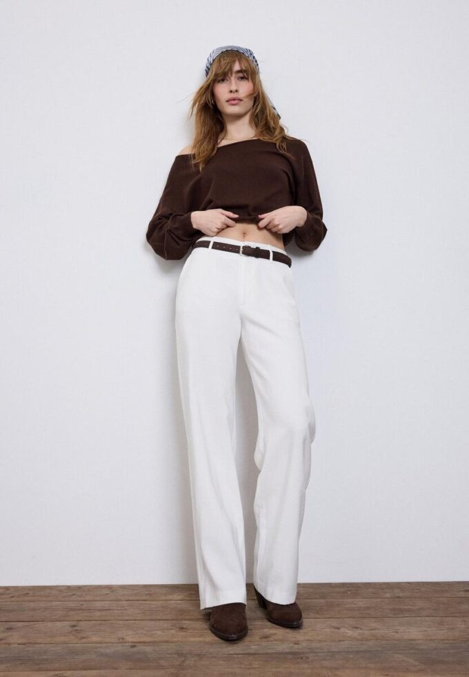 Fließende, elegante Hose mit geradem Bein und Gürtel Fließende, elegante Hose mit geradem Bein und Gürtel
