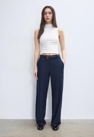 Fließende, elegante Hose mit geradem Bein und Gürtel
