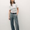 Fließende, elegante Hose mit geradem Bein und Gürtel Fließende, elegante Hose mit geradem Bein und Gürtel