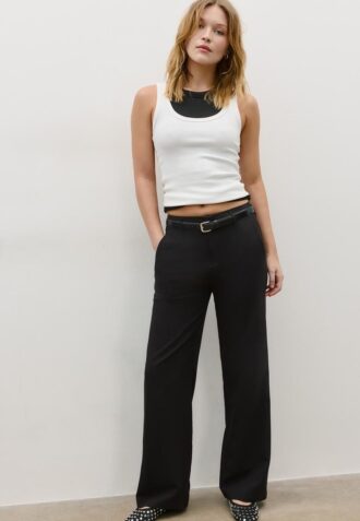Fließende, elegante Hose mit geradem Bein und Gürtel