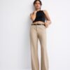 Fließende, elegante Hose mit geradem Bein und Gürtel Fließende, elegante Hose mit geradem Bein und Gürtel