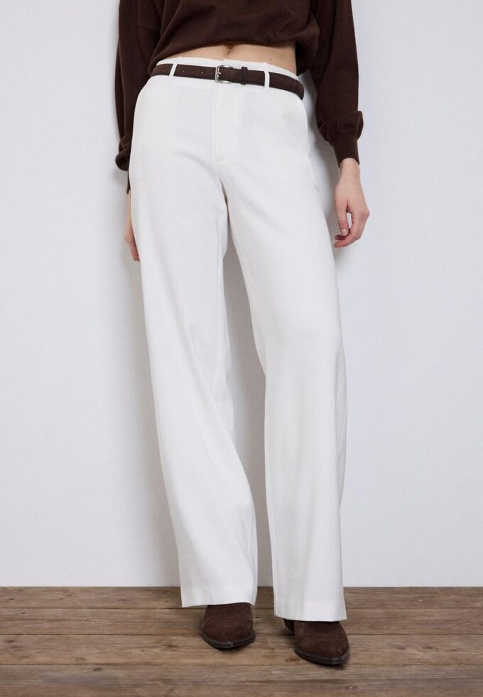 Fließende, elegante Hose mit geradem Bein und Gürtel Fließende, elegante Hose mit geradem Bein und Gürtel