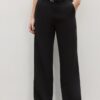 Fließende, elegante Hose mit geradem Bein und Gürtel Fließende, elegante Hose mit geradem Bein und Gürtel