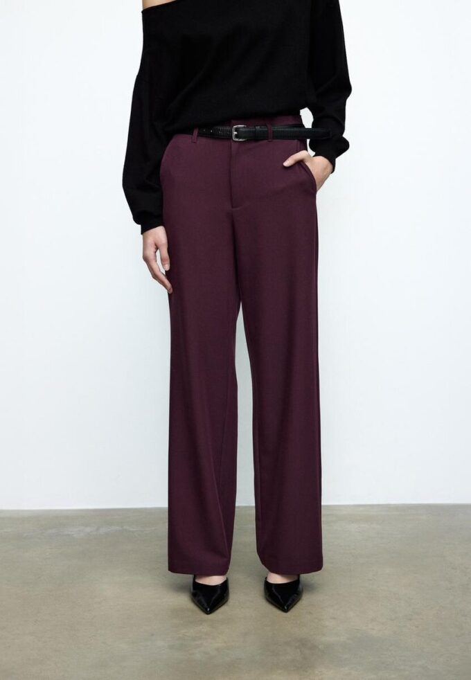 Fließende, elegante Hose mit geradem Bein und Gürtel Fließende, elegante Hose mit geradem Bein und Gürtel