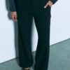 Fließende, elegante Hose mit geradem Bein und Gürtel Fließende, elegante Hose mit geradem Bein und Gürtel