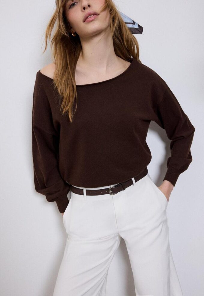 Fließende, elegante Hose mit geradem Bein und Gürtel Fließende, elegante Hose mit geradem Bein und Gürtel