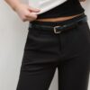 Fließende, elegante Hose mit geradem Bein und Gürtel Fließende, elegante Hose mit geradem Bein und Gürtel
