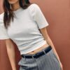 Fließende, elegante Hose mit geradem Bein und Gürtel Fließende, elegante Hose mit geradem Bein und Gürtel